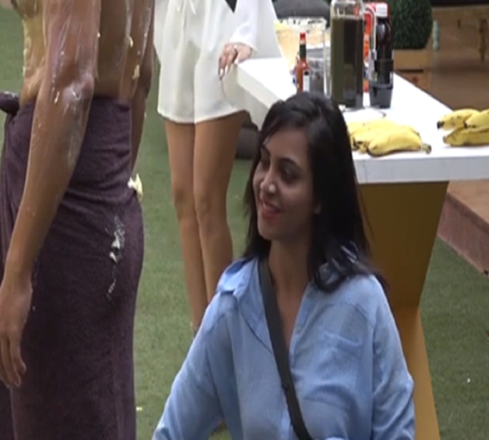 arshi khan buttered hiten on saying sunny leone in bigg boss 11