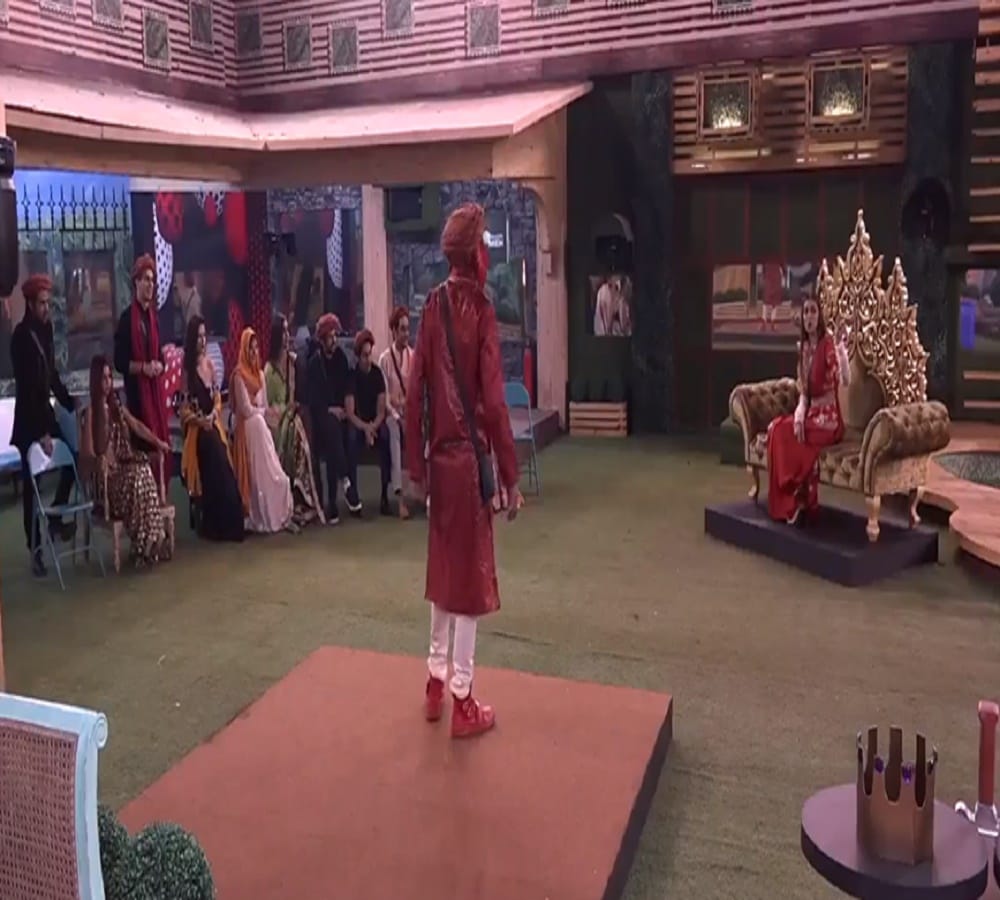 hiten speaks a film dialogue to arshi khan before padmvati in bigg boss