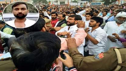 YOUTH BEATEN FOR SHOWING BLACK FLAGS TO CM YOGI ADHITYANATH