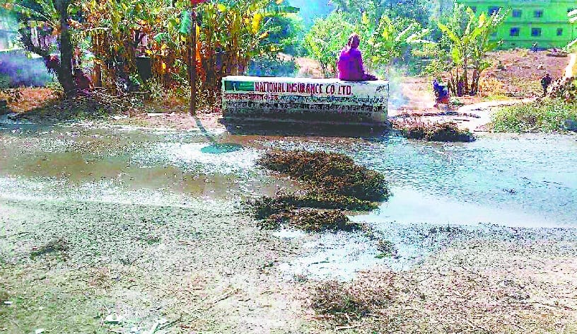 Road condition in Badlapur market is bad