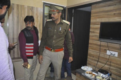 an employee of electricity department found dead in guest house's room.