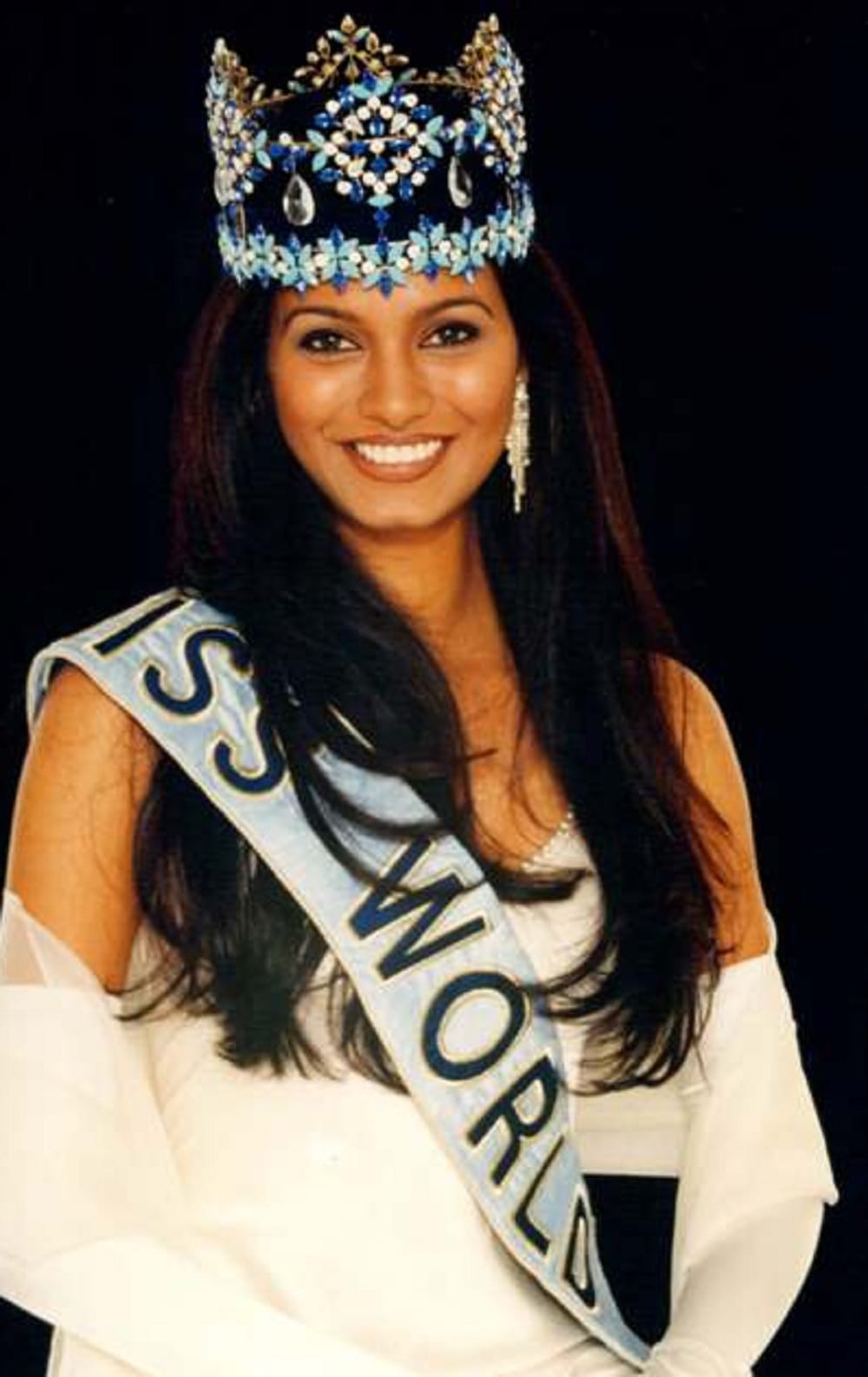 With Manushi Chhillar here is the list of all Indian Beauty Queens Who Won the Title of Miss World 