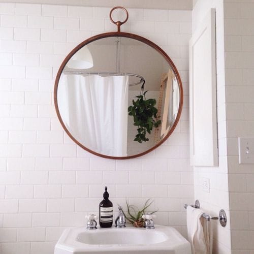 always keep mirror in washroom at right directions according to vastu