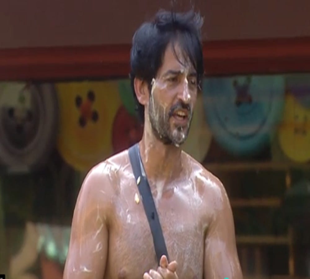 bigg boss 11 shilpa called sapna lazy and he is biggest monkey of the house 