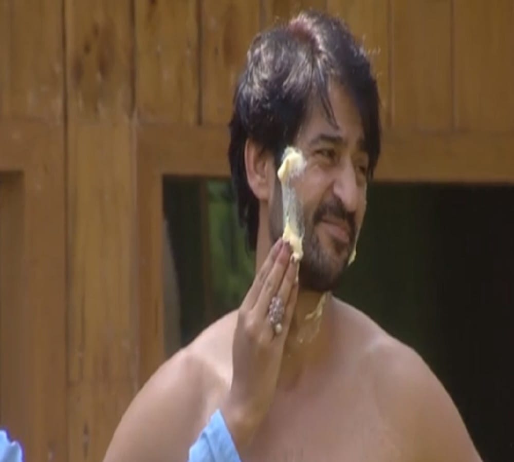 arshi khan buttered hiten on saying sunny leone in bigg boss 11