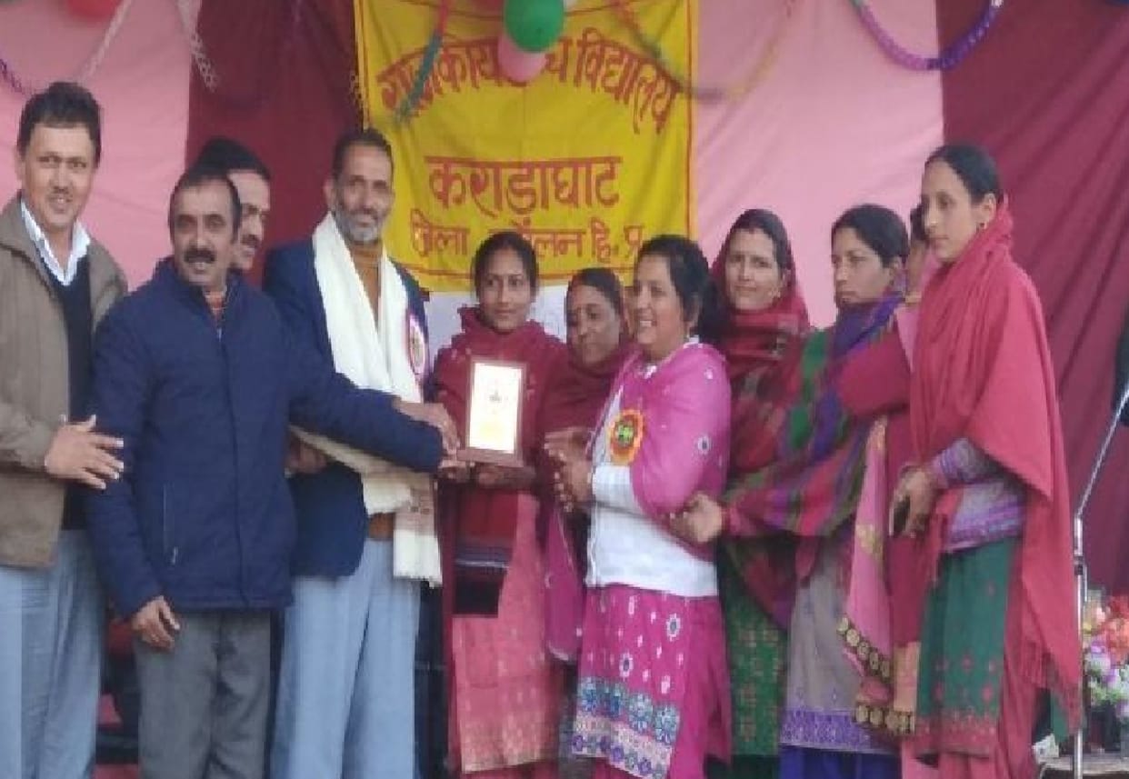 कविता को मिला सर्वश्रेष्ठ छात्रा का पुरस्कार