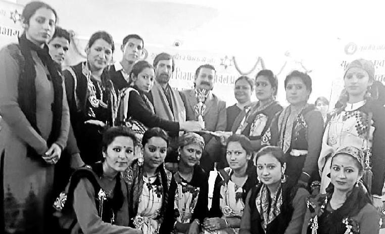 हारमोनियम में डिंपल, तबला वादन में विनय विजेता