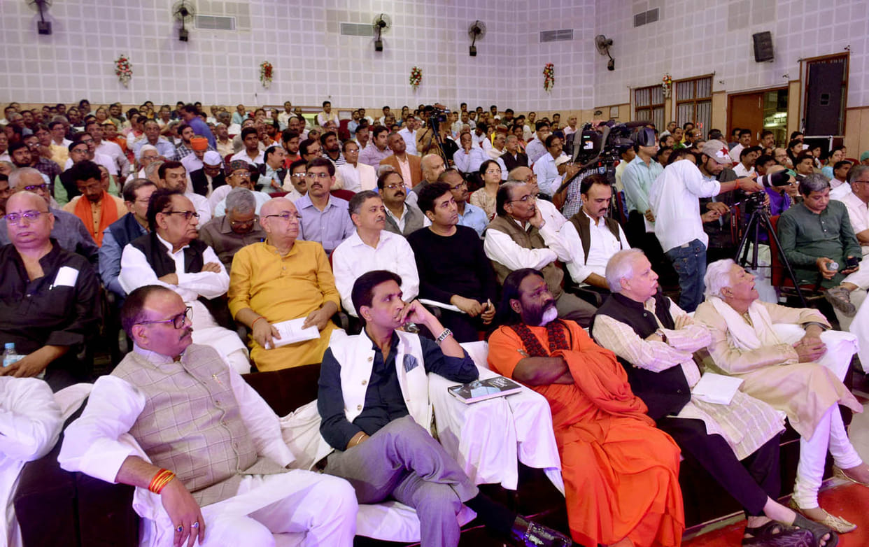 kumar vishwas comment on film padmavati at varanasi