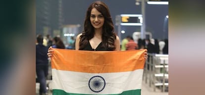 Miss World 2017 Manushi Chhillar reached india huge crowd welcomed her at mumbai airport