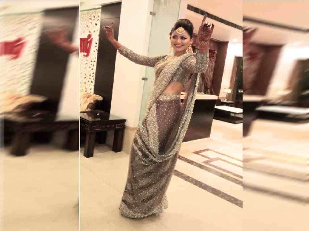 bollywood actress urvashi rautela 55 lakh rupees saree