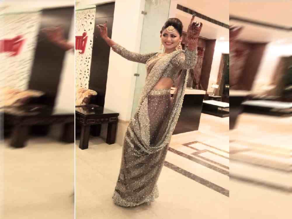 bollywood actress urvashi rautela 55 lakh rupees saree