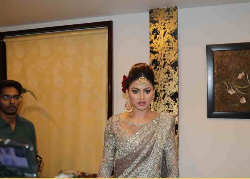 bollywood actress urvashi rautela 55 lakh rupees saree