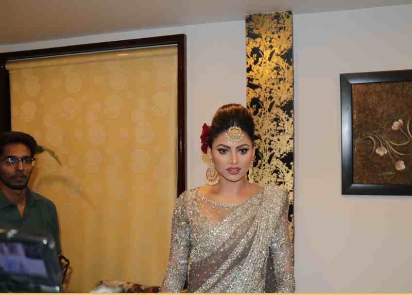  urvashi rautela wear 40 kilogram saree in brother