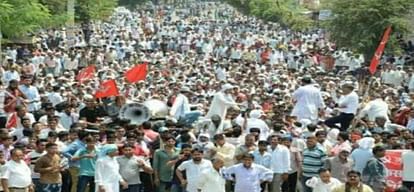 nearly 180 farmers organizations across the country are included in Kisan Mukti Parliament 
