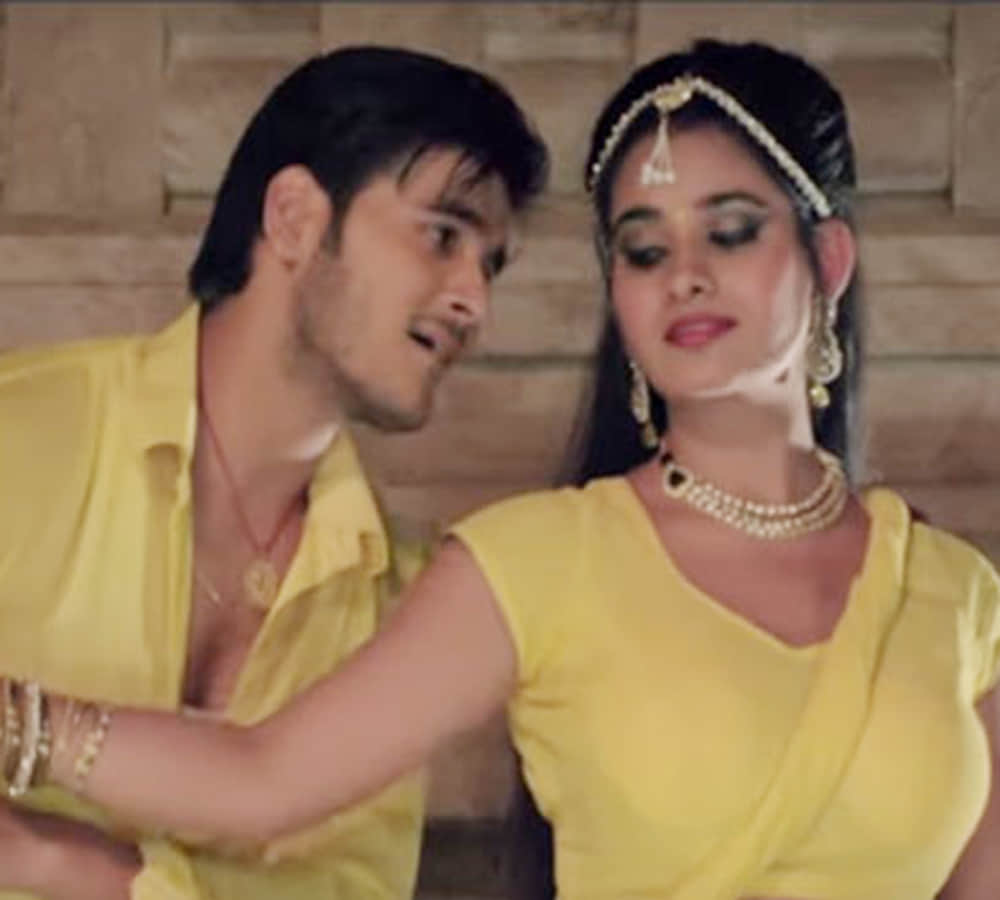 bhojpuri actor arvind akela gives 300 kiss in film rabba ishq na hove