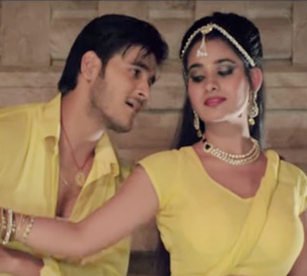 bhojpuri singer arvind akela kallu spending good time with friend samar singh in dubai video goes viral