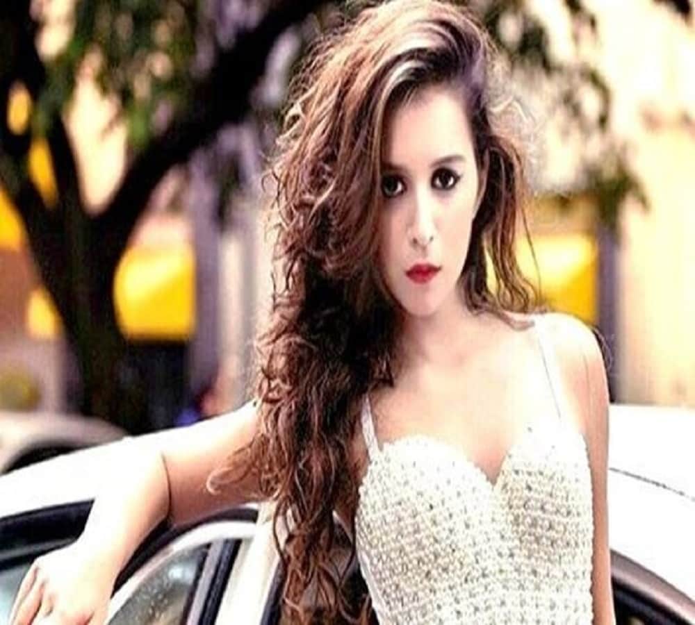 Bigg Boss Ex Contestant Benafsha Soonawalla Blames Users For Reporting Her Nude Photo
