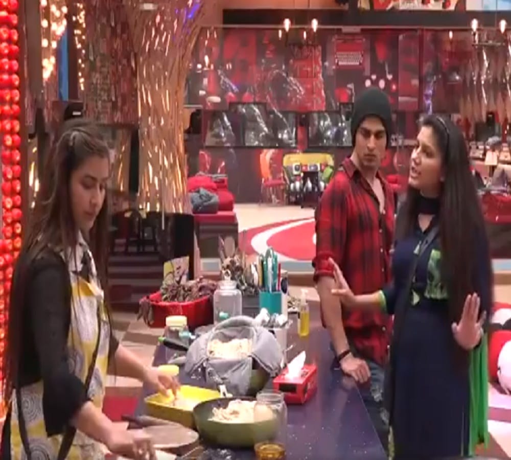arshi will team up against hina in bigg boss 11 tonight preview show  