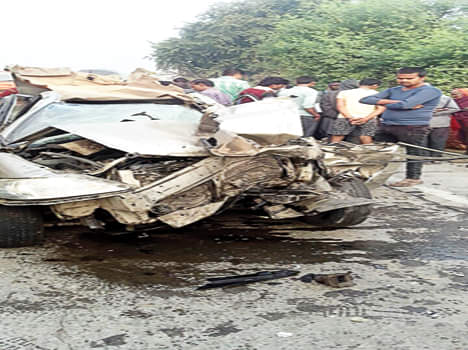 दुर्घटनाग्रस्त कार।