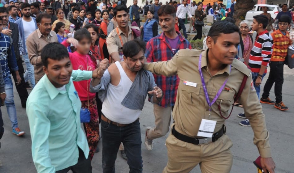 man molest a teen in world trade fair delhi he gets beaten by mob there