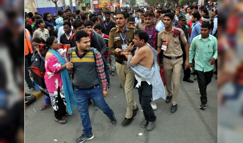 man molest a teen in world trade fair delhi he gets beaten by mob there