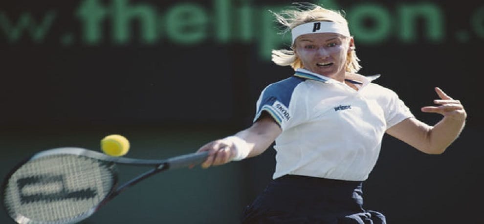 former wimbledon champion jana nonotna dies from cancer  