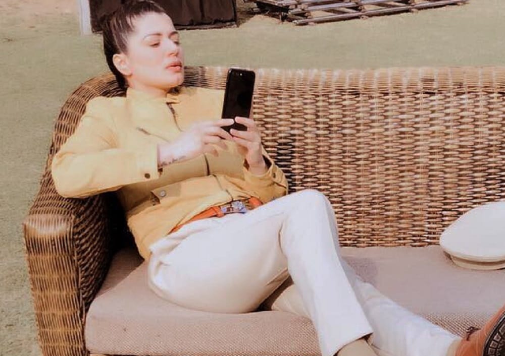 Bollywood Actress Kainaat Arora Reveals Secret Of Viral Photo Of Punjab SHO Harleen Mann