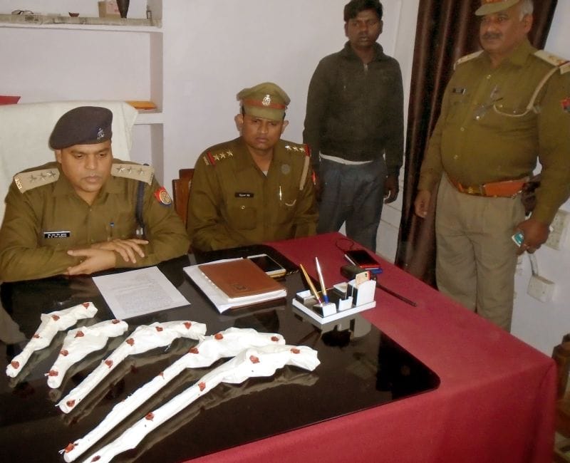 घर में शस्त्र फैक्ट्री चलाते एक दबोचा, दो फरार