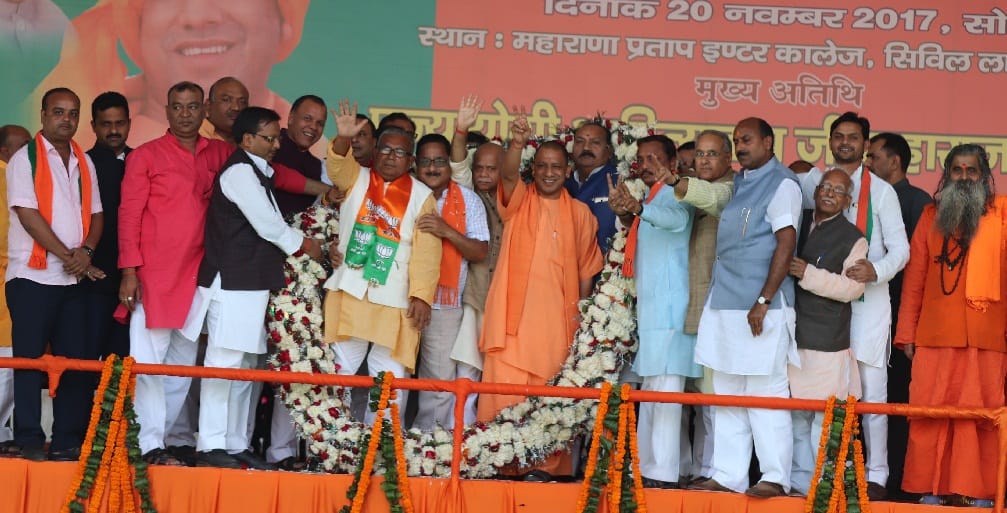 पूर्ण बहुमत का बोर्ड दें, विकास पहली प्राथमिकता