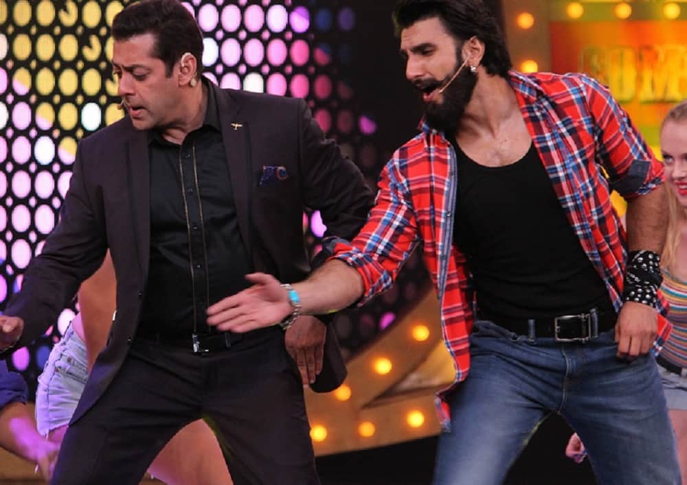  Ranveer Singh Gives Salman Khan Massage At Set Of Film Race 3