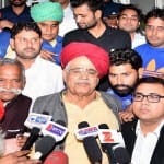 आरक्षण मुद्दे पर बैठक की जानकारी देते किरोड़ी सिंह बैंसला