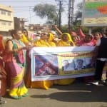 जोधपुर के नई सड़क पर प्रदर्शन करते हुए किन्नर समाज के लोग
