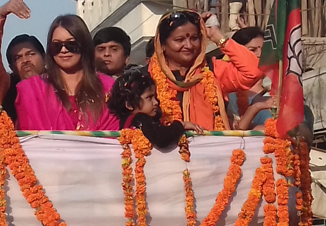 Movie Star Mahima Chowdhury on Road Show