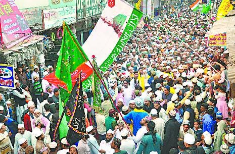 Parcham-e-Sharafati's procession, accompanied by austerity