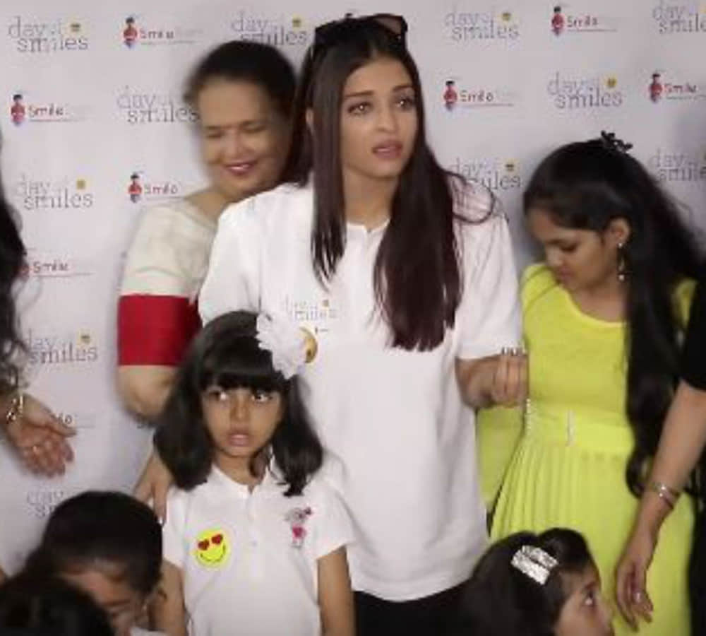 Aishwarya Rai Bachchan broke down As Media MISBEHAVES At An Event