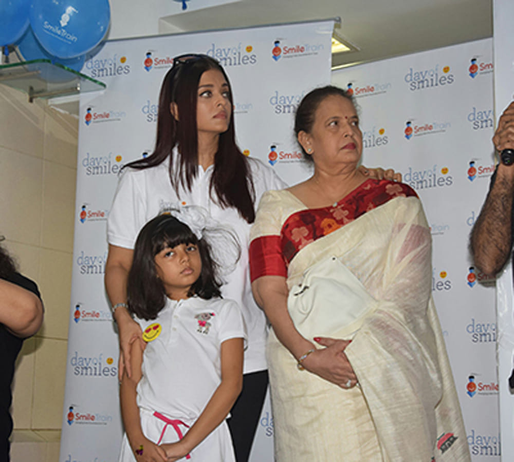 Aishwarya Rai Bachchan broke down As Media MISBEHAVES At An Event