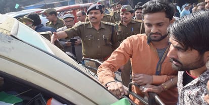 Iron trader kills knife with knife, demand for government jobs including 1 crore