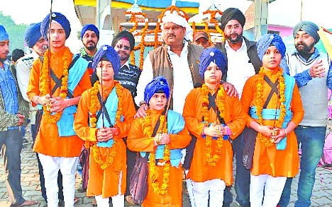 गुरु तेगबहादुर के शहीदी दिवस पर निकली प्रभात फेरी
