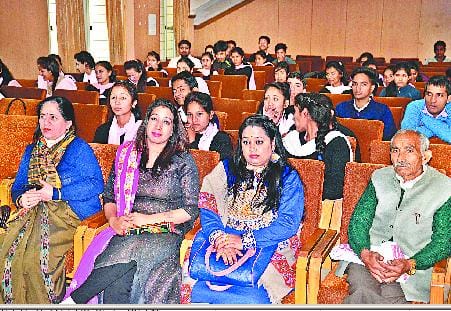 राष्ट्रीय एकता पर कवियों ने पढ़ी कविताएं