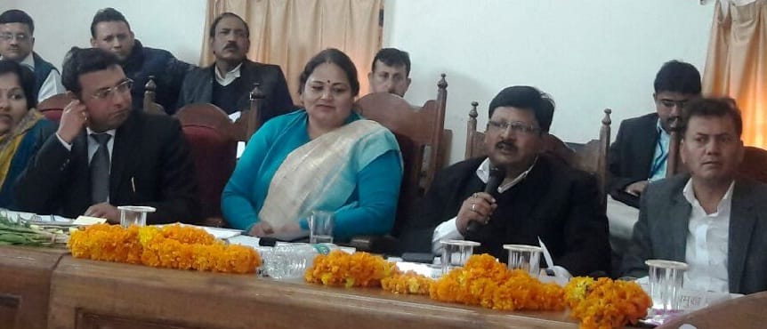 डीएम ने बैठक से नदारद रहने पर एनएच के ईई का वेतन रोकने के दिए निर्देश