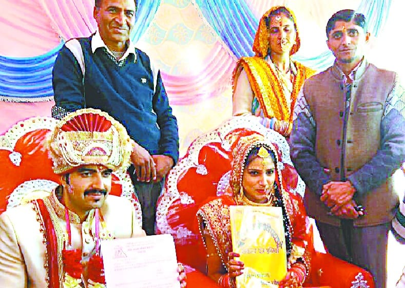 groom-bride took resolution to save girl child 