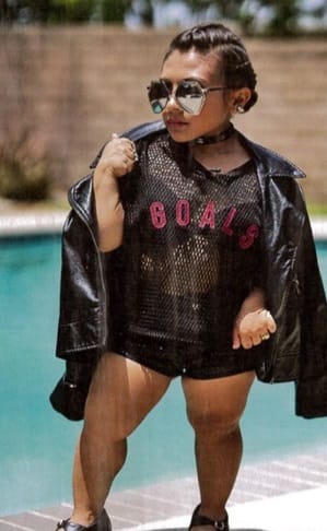 The 3 foot 4 inch Sizzling Model photos being viral on social media