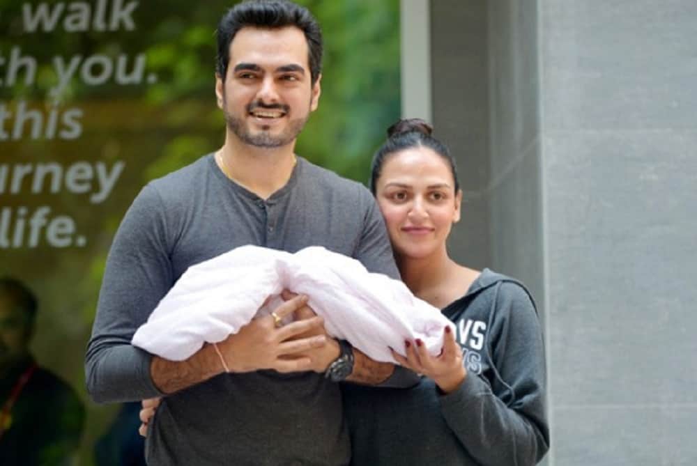 Esha Deol and Bharat Takhtani gets little angel foot prints