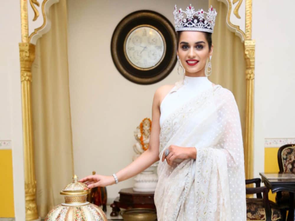 ex miss universe sushmita sen meet miss world manushi chhillar in a flight