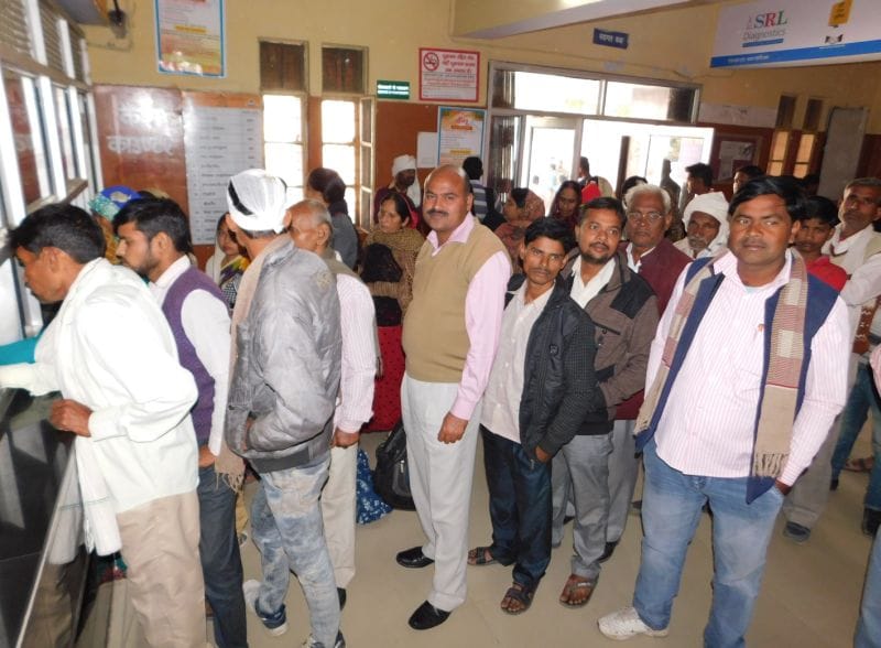 जिला अस्पताल में चिकित्सकों की कमी, स्वास्थ्य सेवाएं प्रभावित