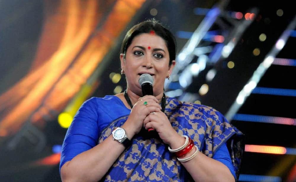 At IFFI 2017 Rajkummar Rao Makes Fun Of Smriti Irani While   Minister Shuts Mouth With Her Reply