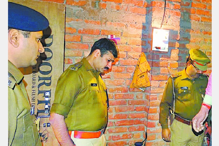 couple commits suicide in sitapur.