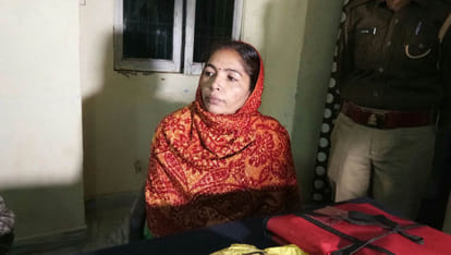 Lady  daroga arrest in charge of bribe at varanasi