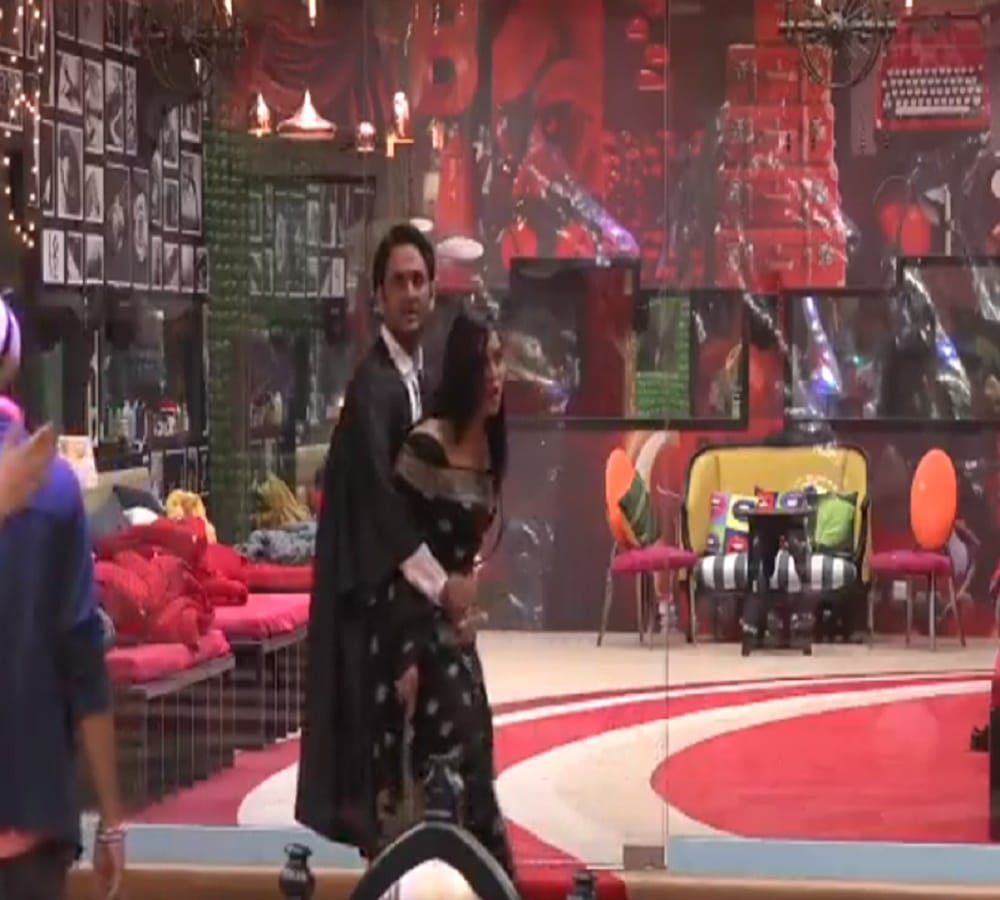 priyank comments on arshi khan dress then fight begins in bigg boss 11