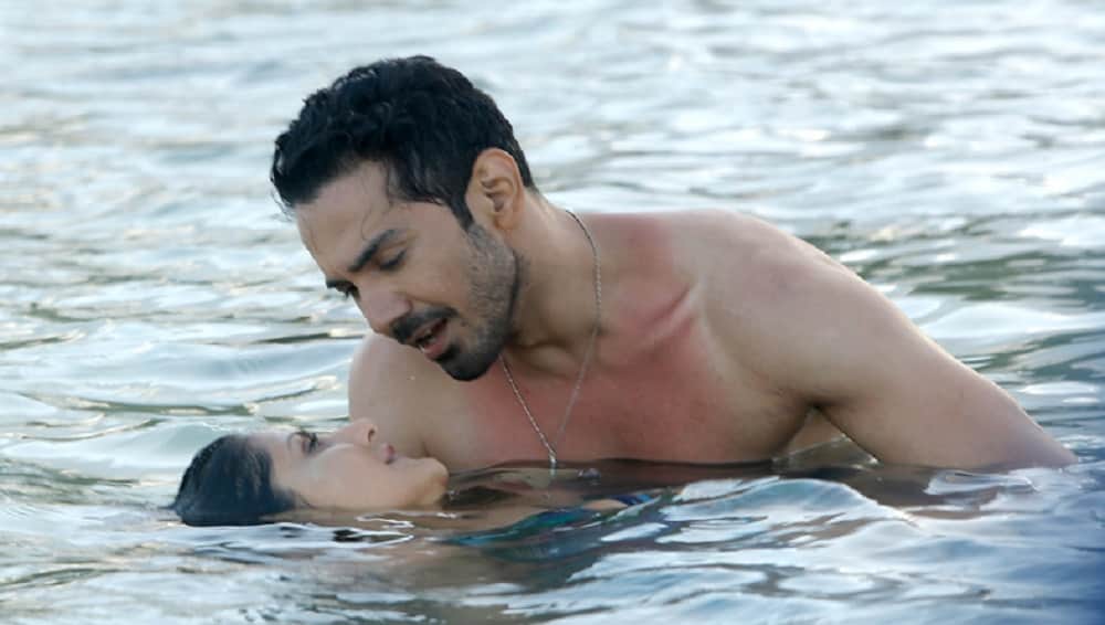 Film Aksar 2 Actress Zareen Khan Alleged Makers To Have Long Kissing Scene Without   Her Knowledge